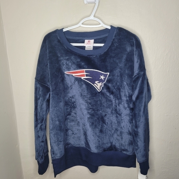 New England Patriots Sweater Girls XL Youth Minky Fleece Sweatshirt NEW NFL - Picture 1 of 3